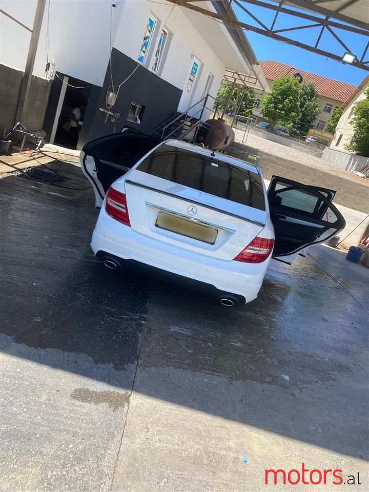 2012' Mercedes-Benz C 350 photo #4