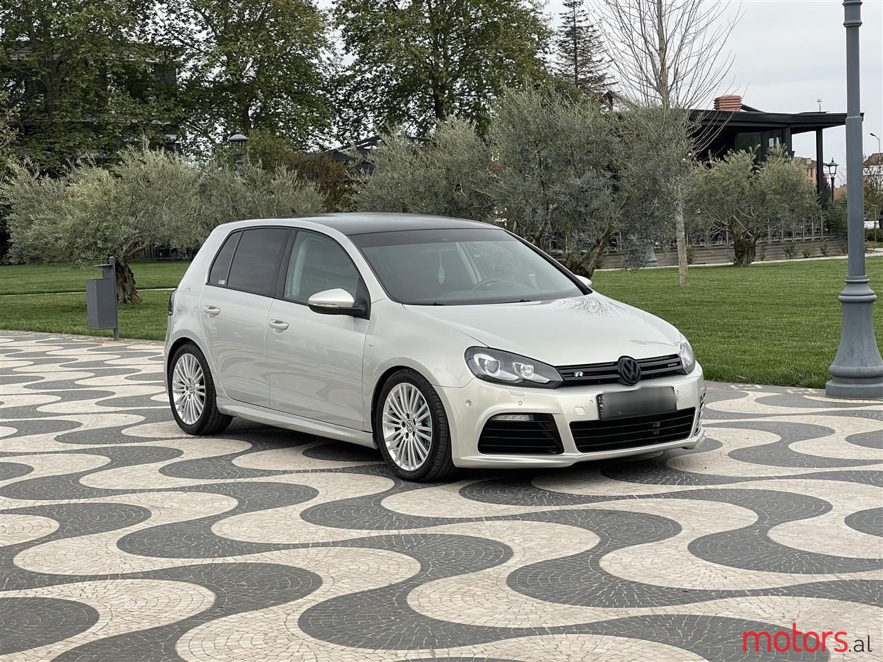 2010' Volkswagen Golf photo #2