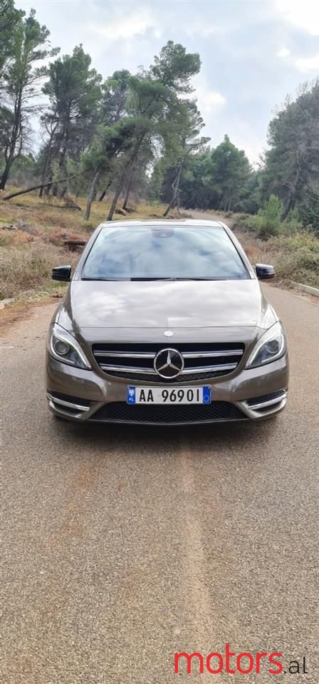 2012' Mercedes-Benz B 200 photo #2