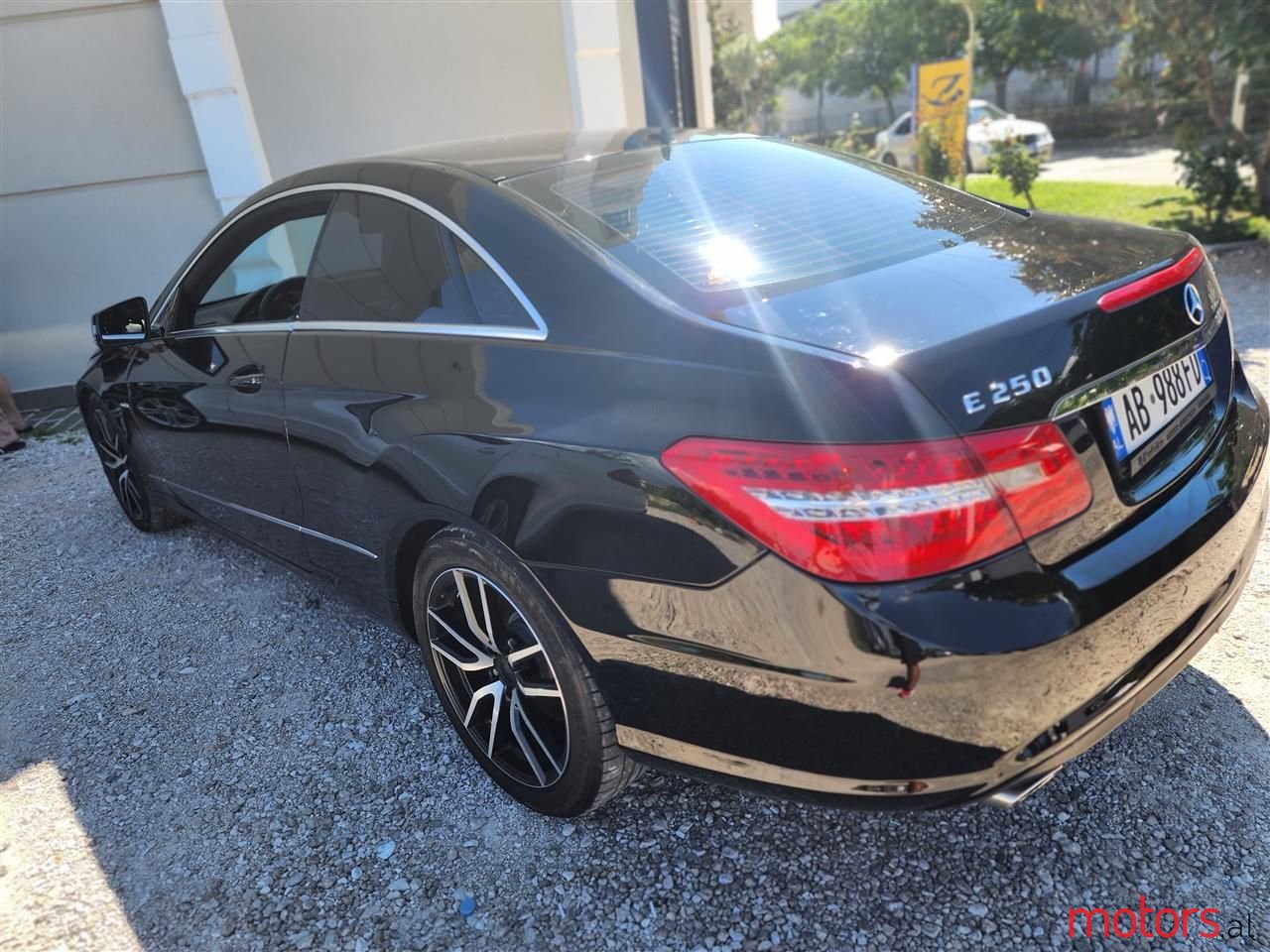2011' Mercedes-Benz E 250 photo #4