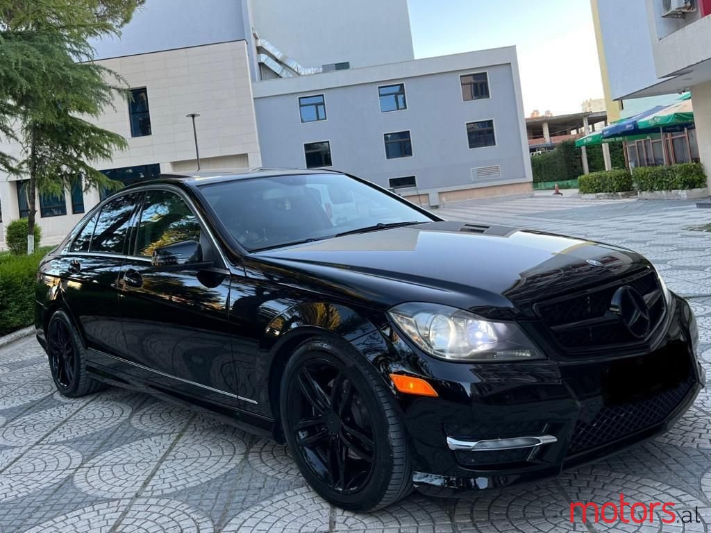 2012' Mercedes-Benz C 300 photo #2