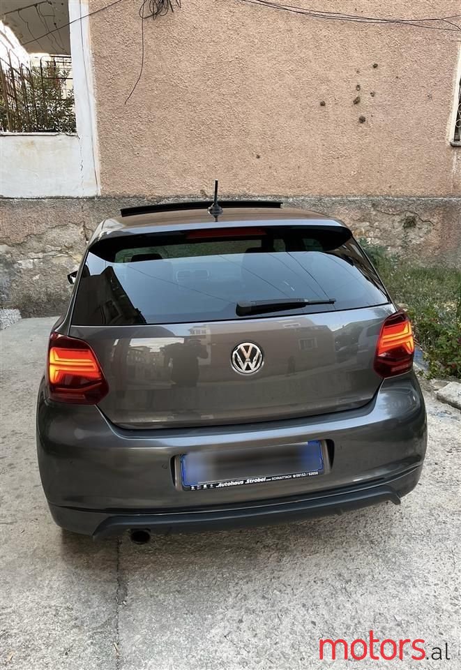 2016' Volkswagen Polo photo #2