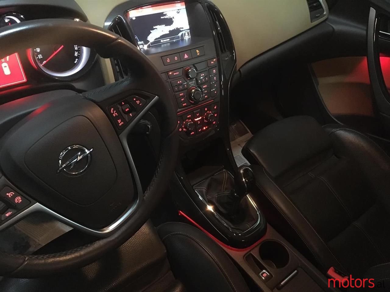 2015' Opel Astra photo #2