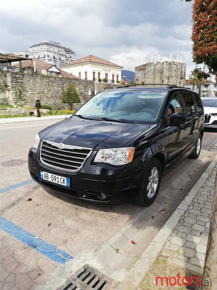 2011' Chrysler Grand Voyager photo #2