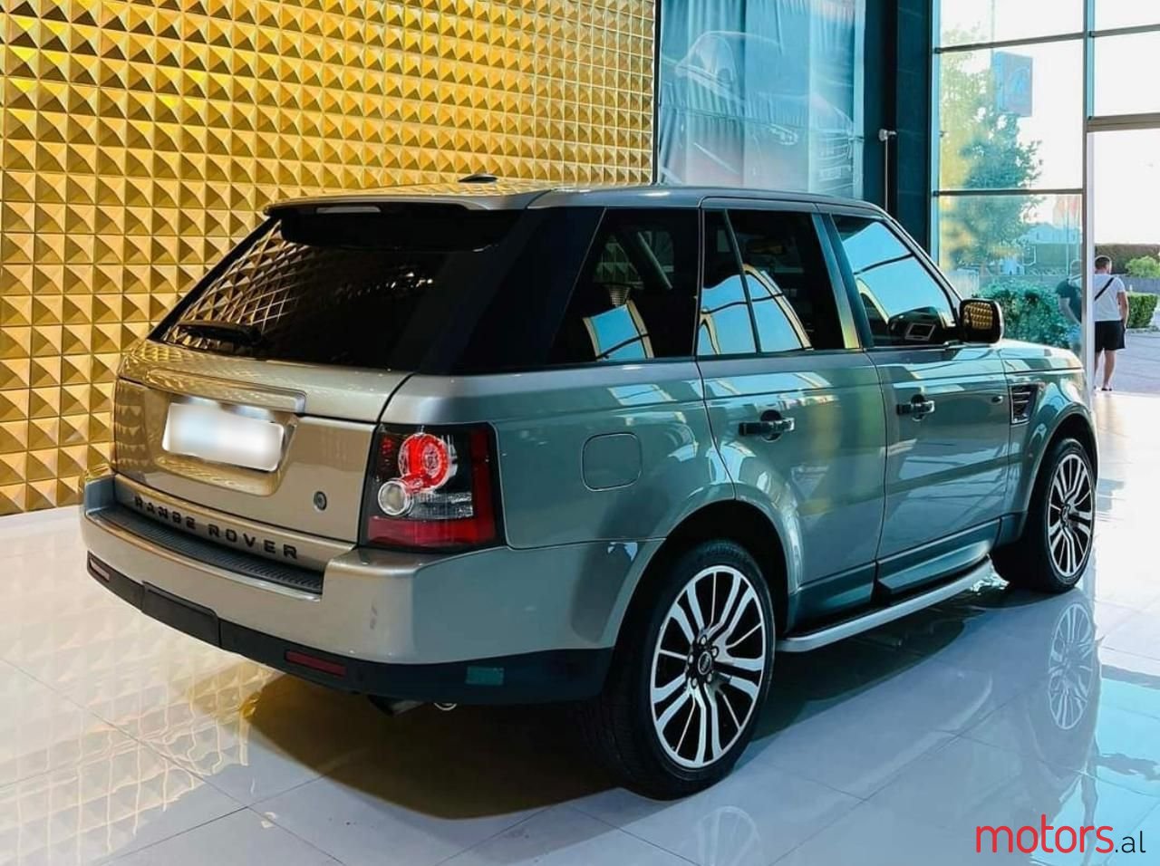 2010' Land Rover Range Rover Sport photo #6
