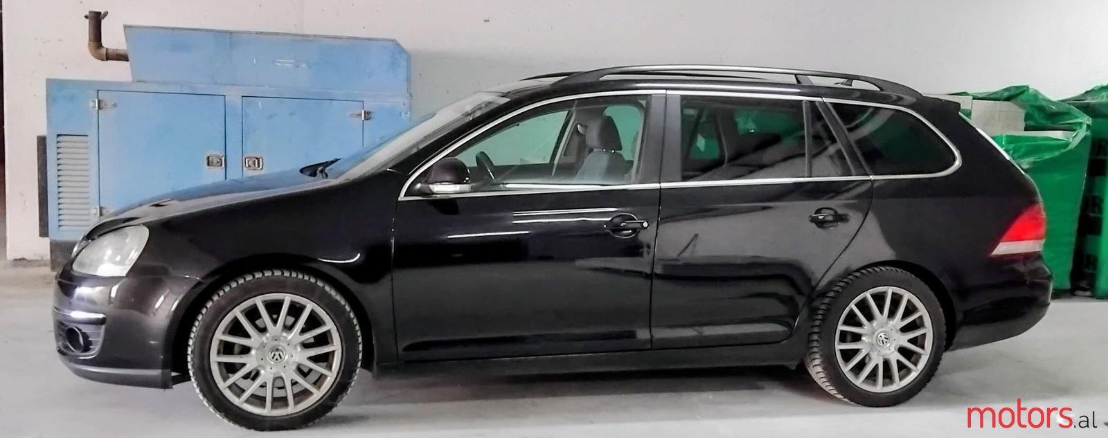 2008' Volkswagen Golf photo #3