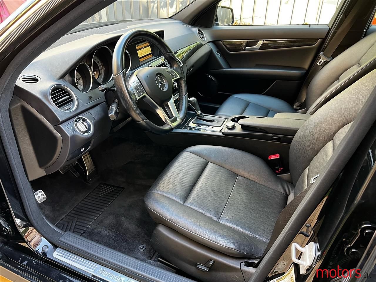 2012' Mercedes-Benz C 250 photo #5