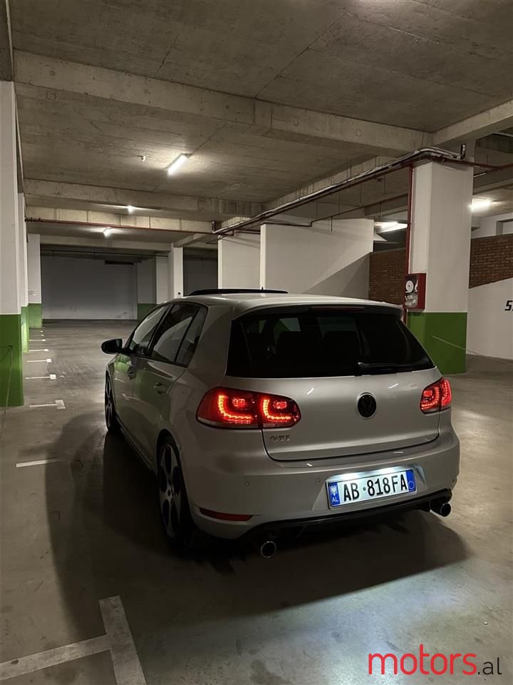 2011' Volkswagen Golf photo #4