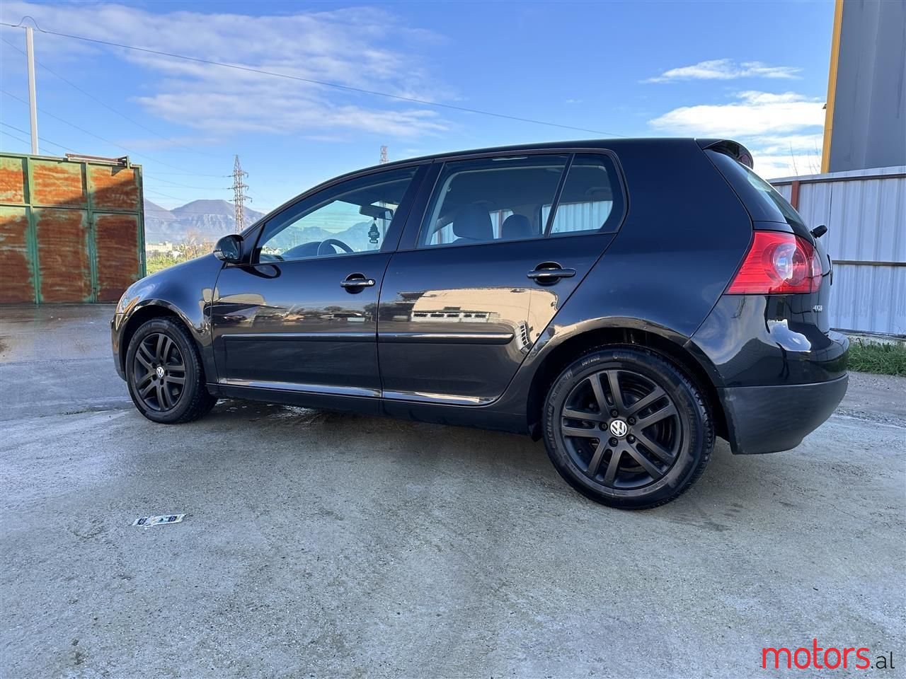 2008' Volkswagen Golf photo #3