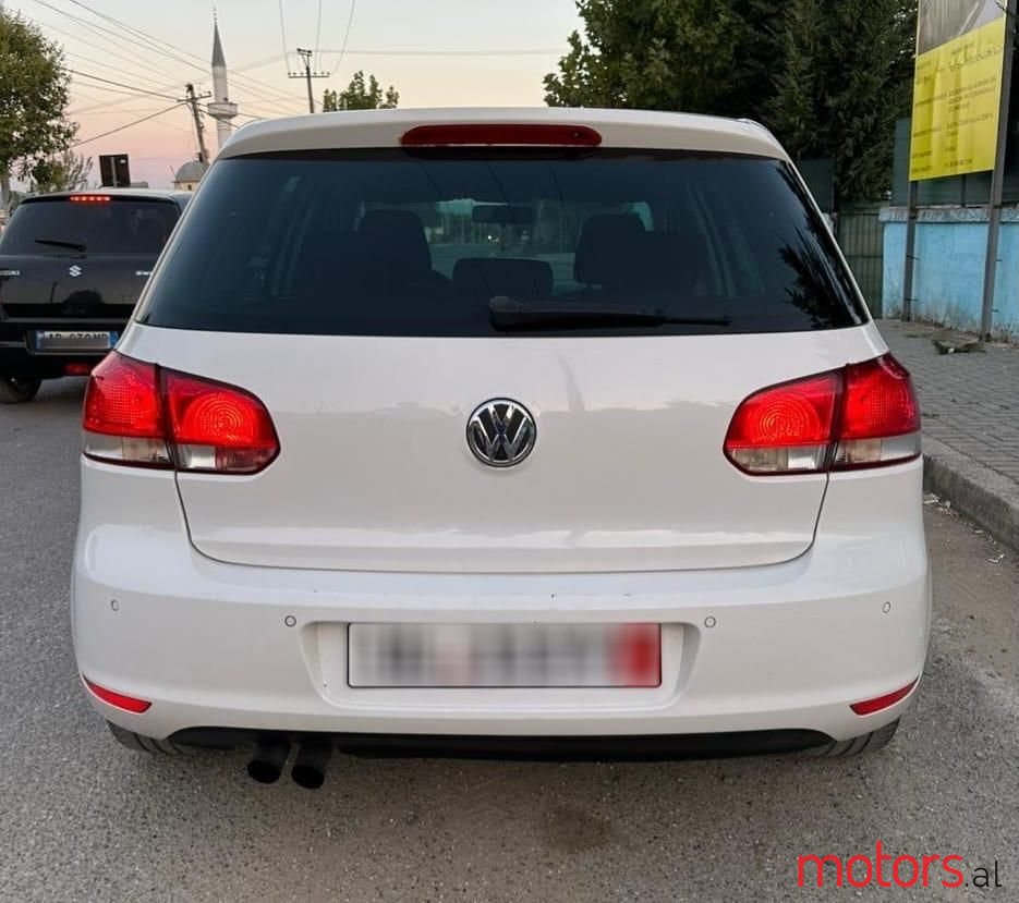 2009' Volkswagen Golf photo #5