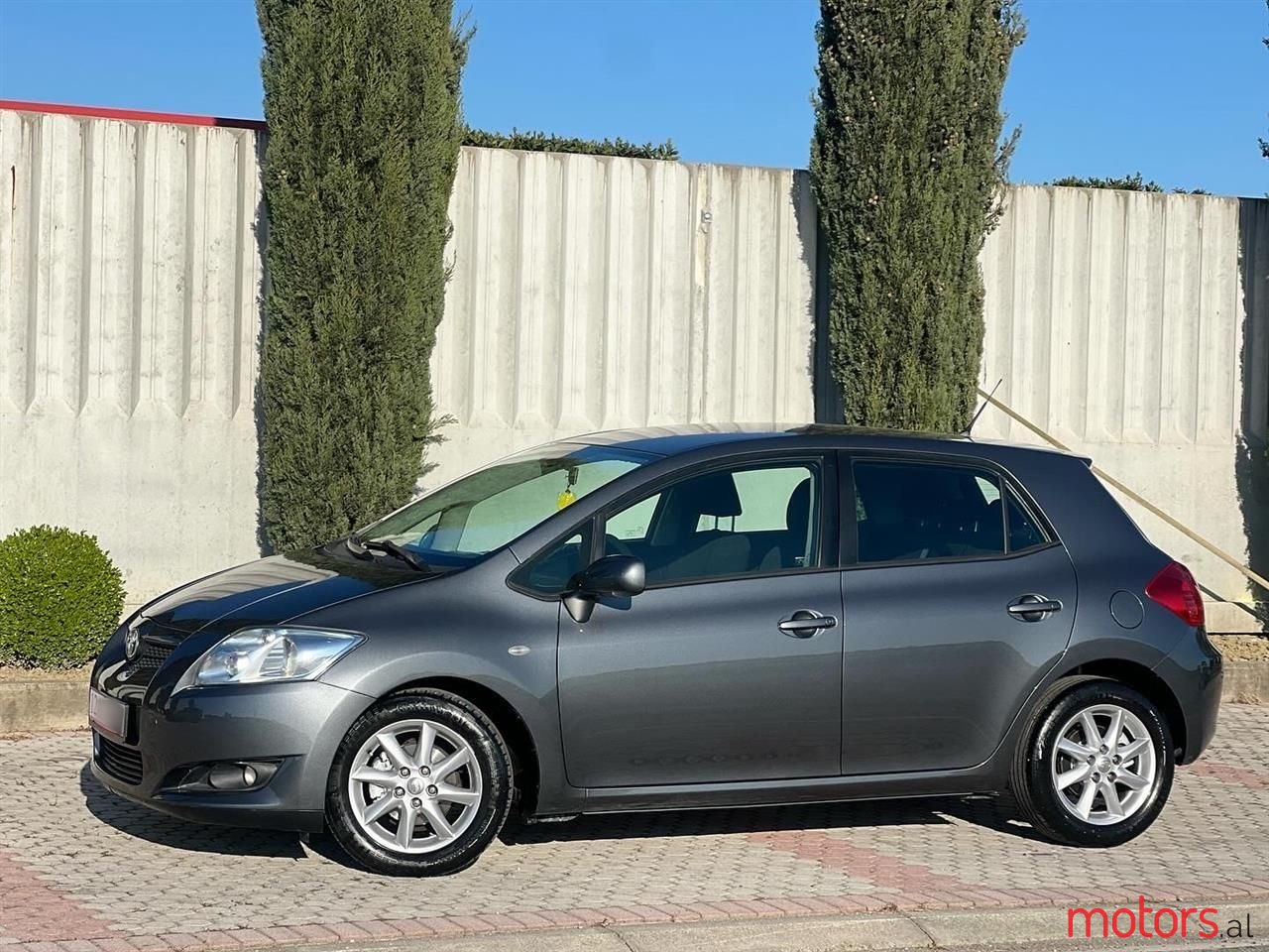 2008' Toyota Auris photo #2