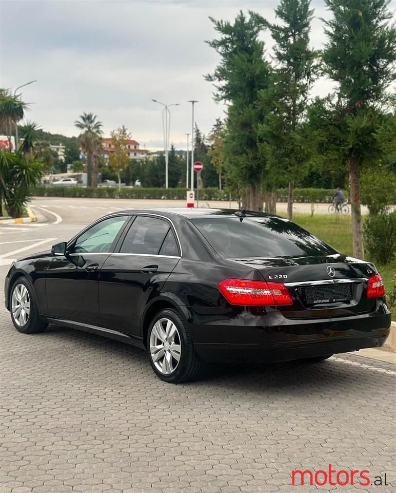 2013' Mercedes-Benz E 220 photo #2