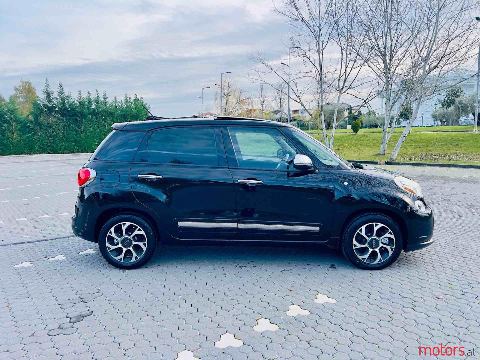 2014' Fiat 500L photo #3