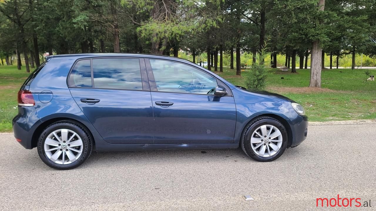 2011' Volkswagen Golf photo #6