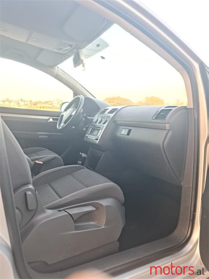 2007' Volkswagen Touran photo #4