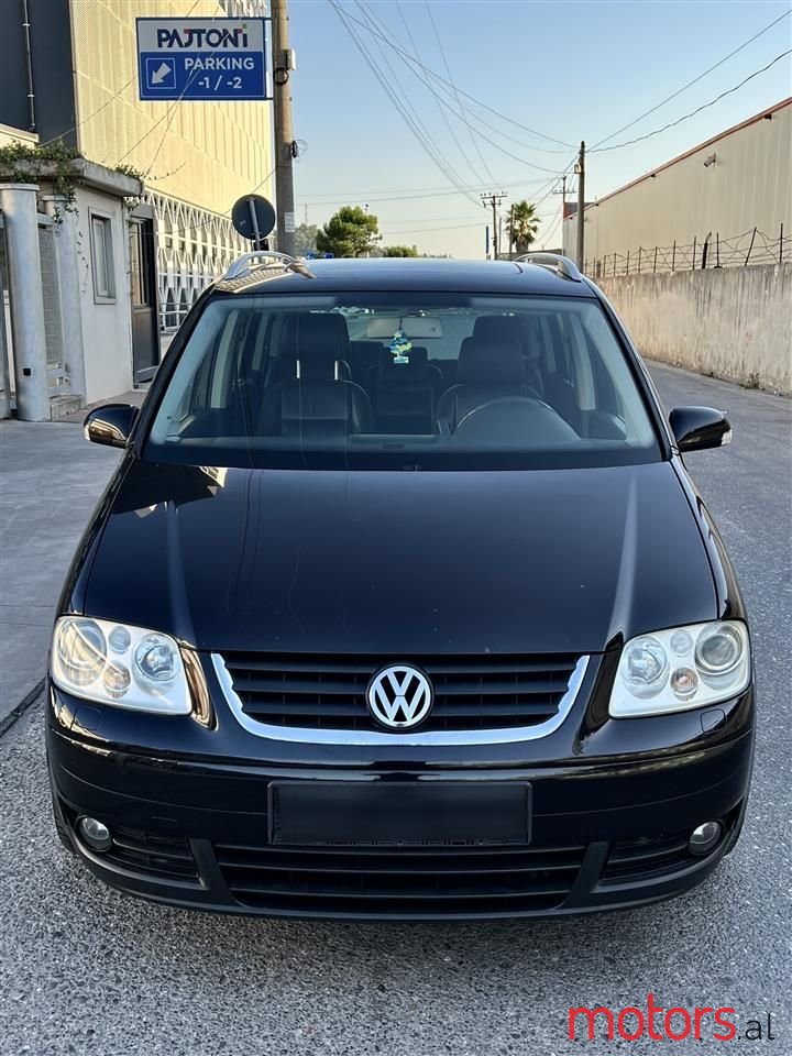 2005' Volkswagen Touran photo #6