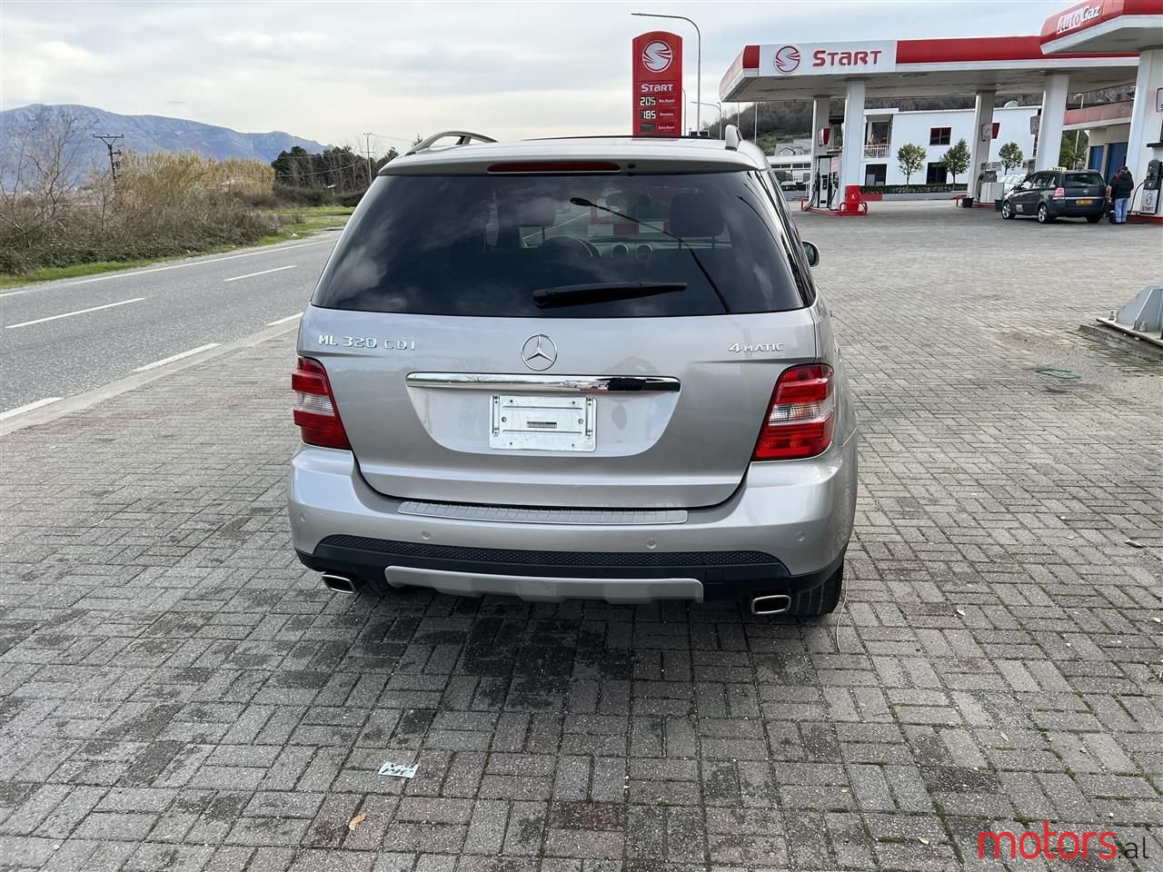 2008' Mercedes-Benz 320 photo #2