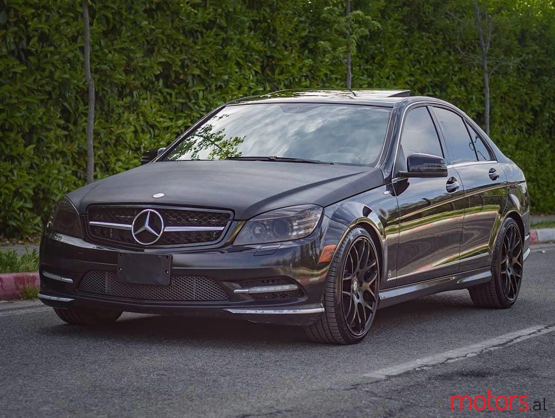 2011' Mercedes-Benz C 300 photo #1