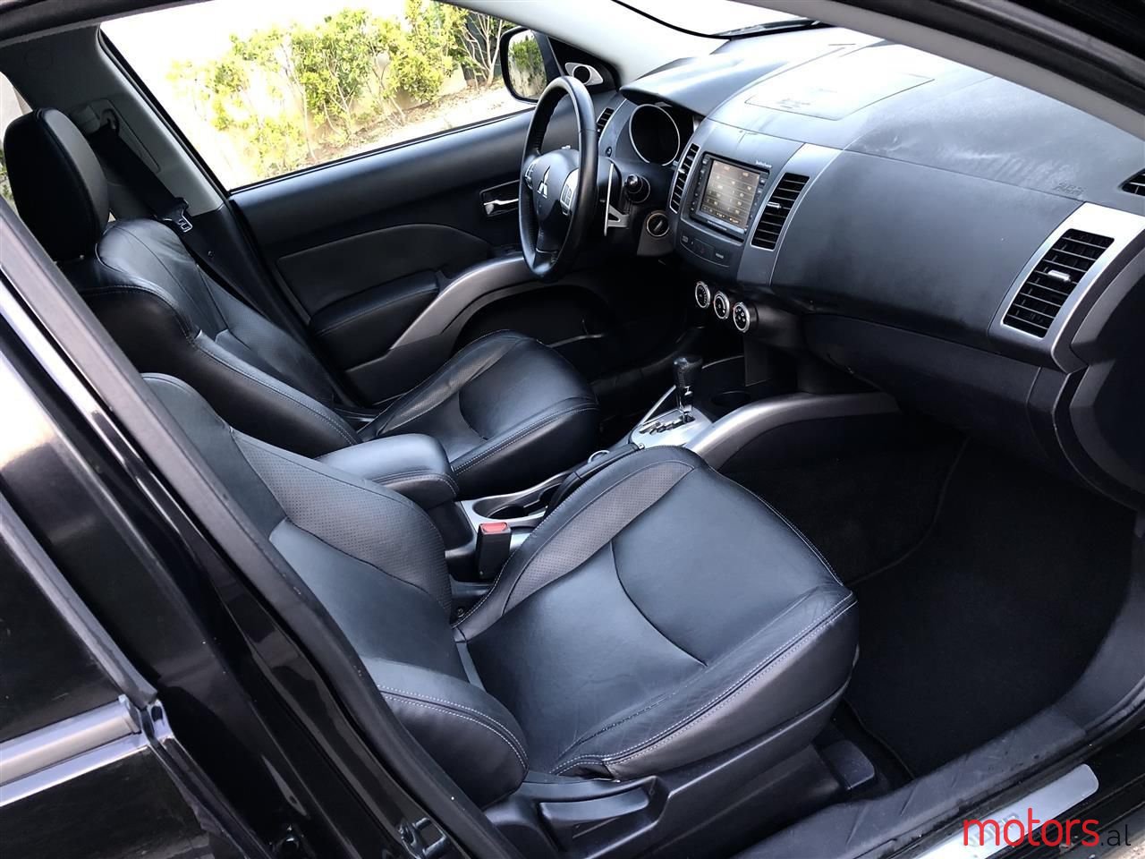 2008' Mitsubishi Outlander photo #2