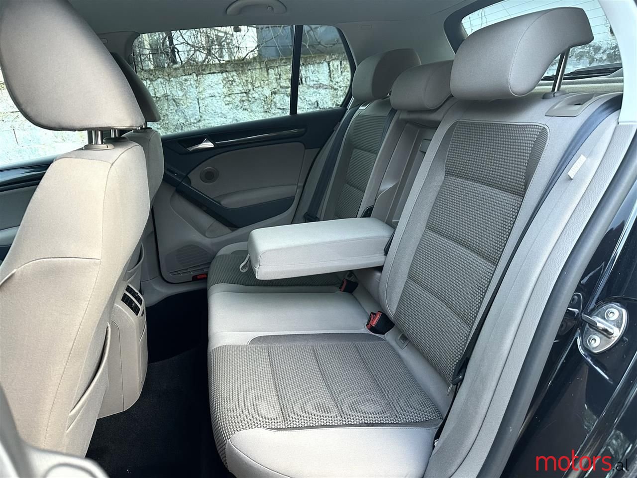 2009' Volkswagen Golf photo #2