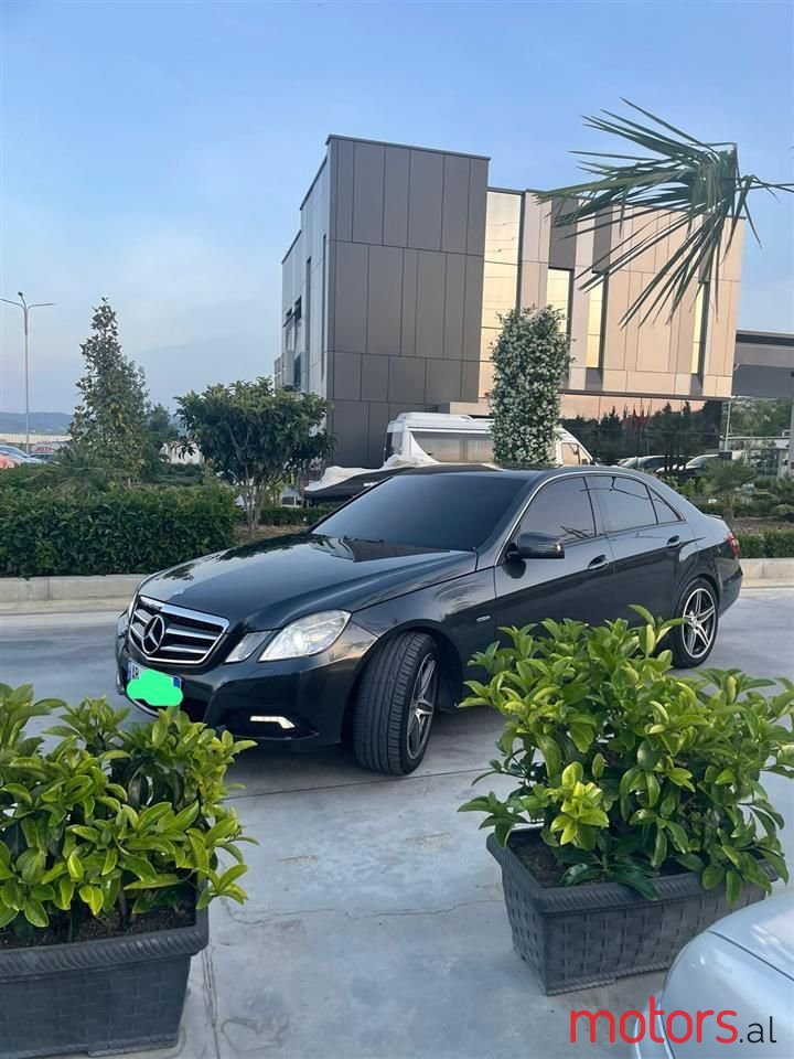 2010' Mercedes-Benz E 220 photo #6