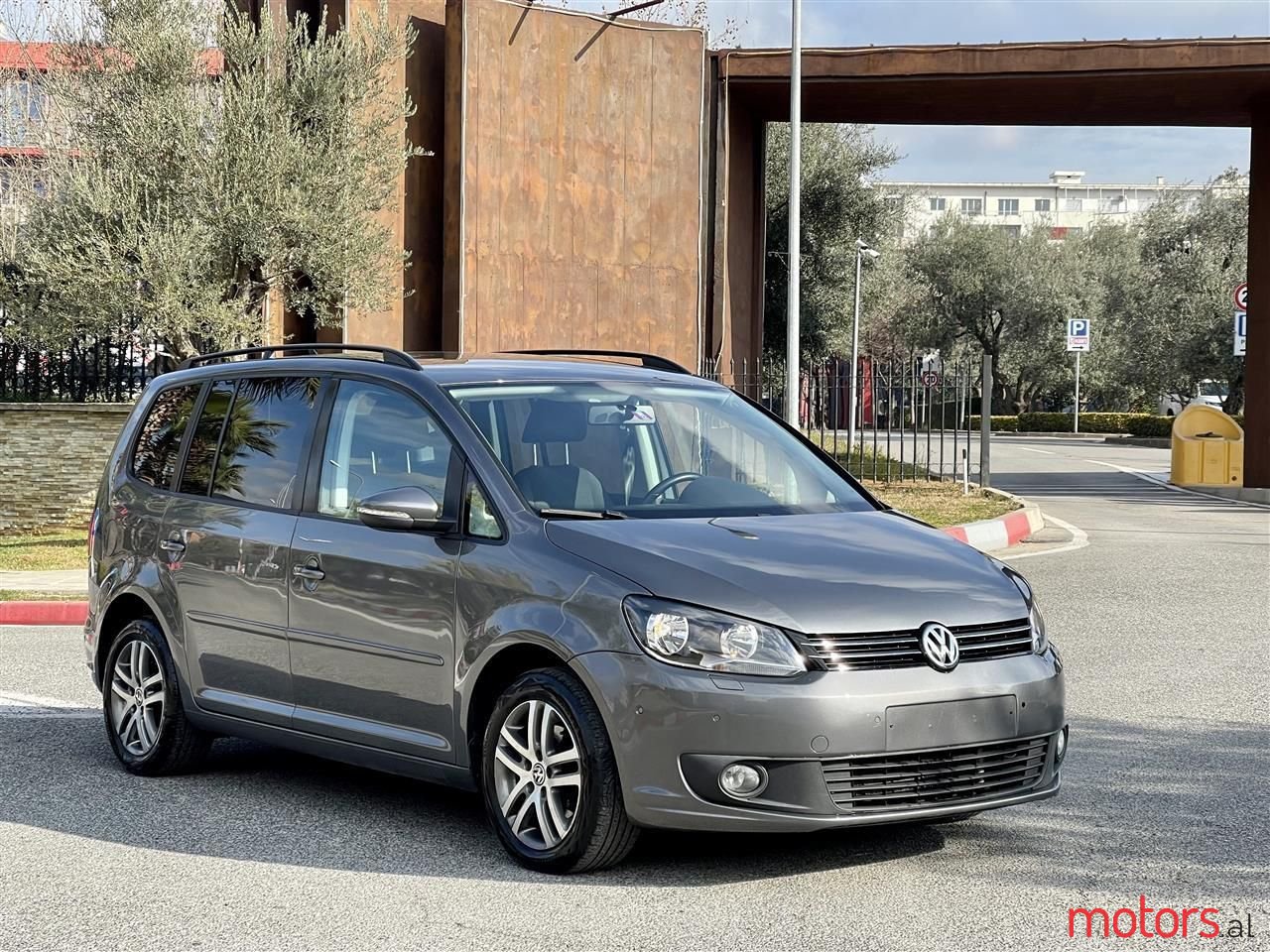 2012' Volkswagen Touran photo #1