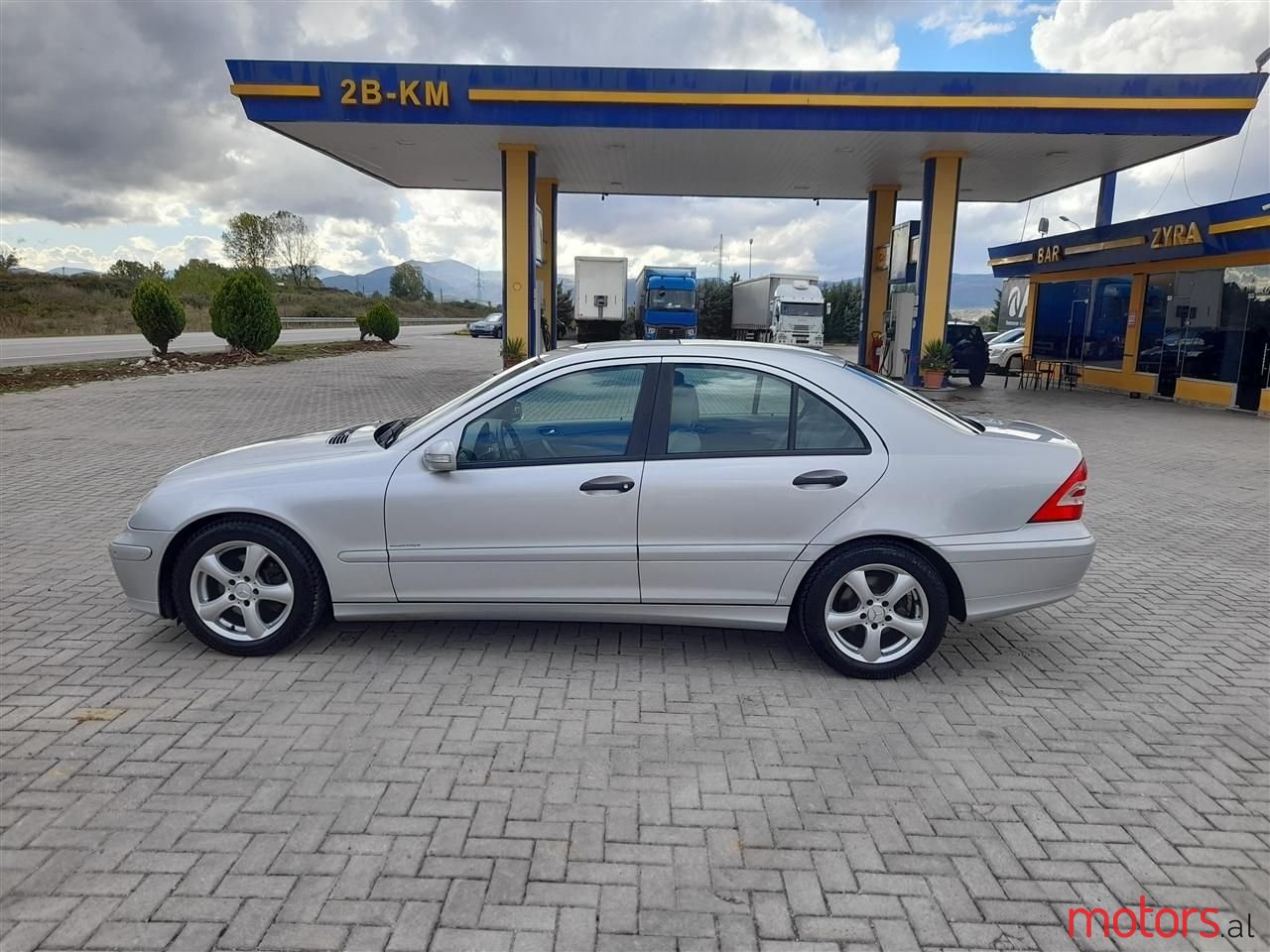 2005' Mercedes-Benz C 220 photo #6