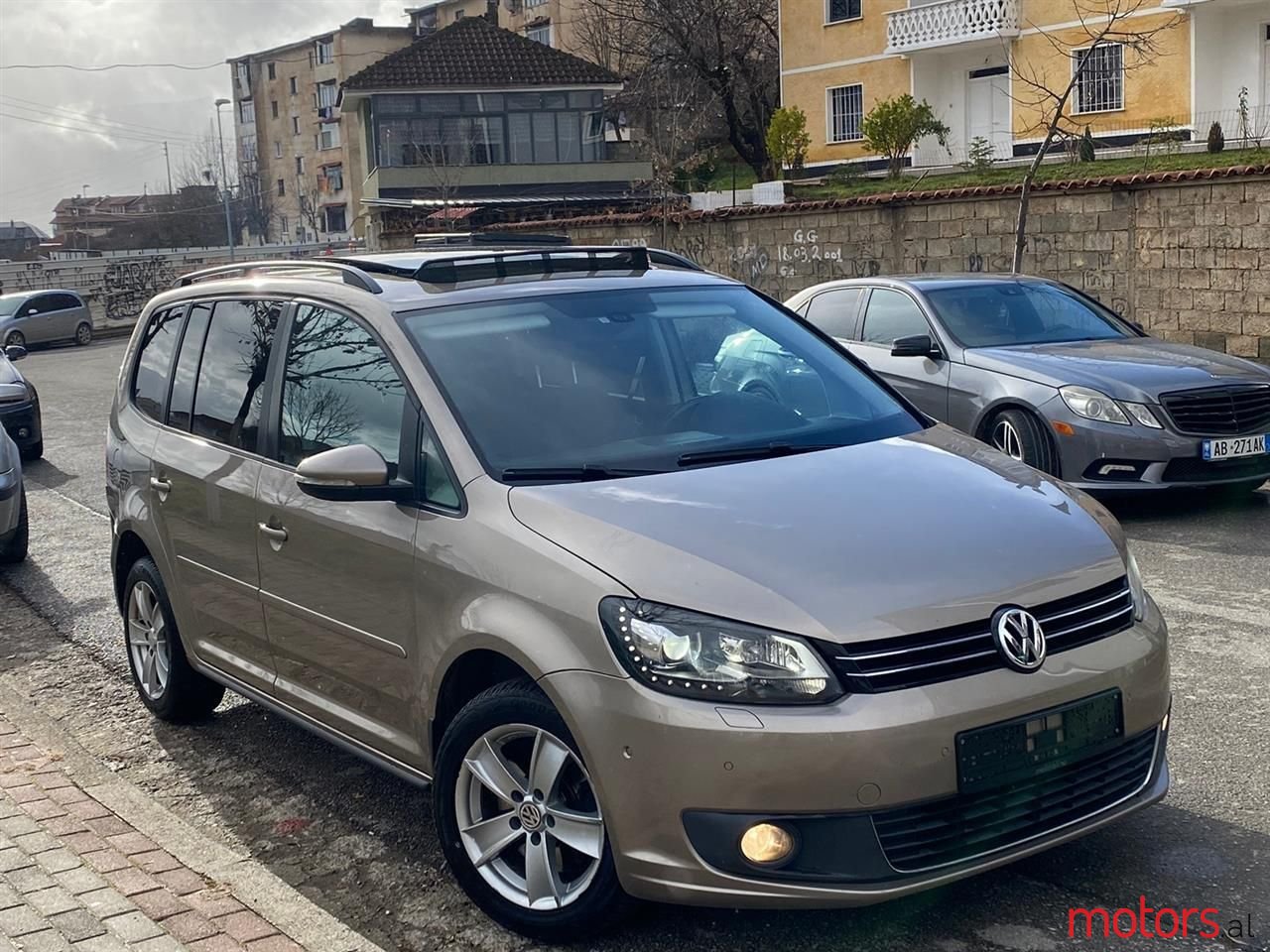 2012' Volkswagen Touran photo #1