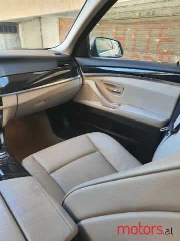 2010' BMW 525 photo #2