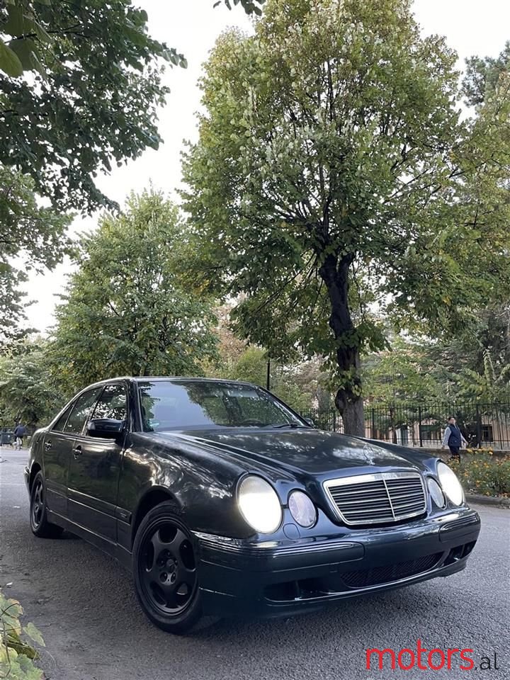 2000' Mercedes-Benz 220 photo #1