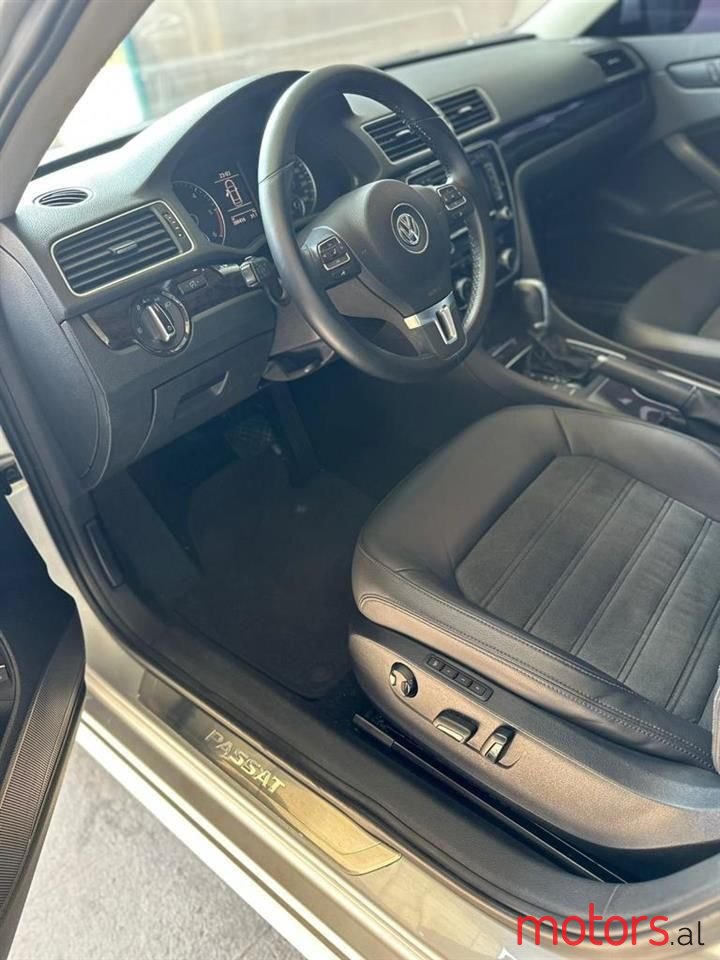 2015' Volkswagen Passat photo #6