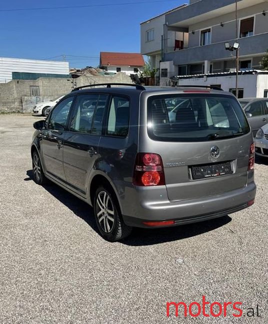 2010' Volkswagen Touran photo #4