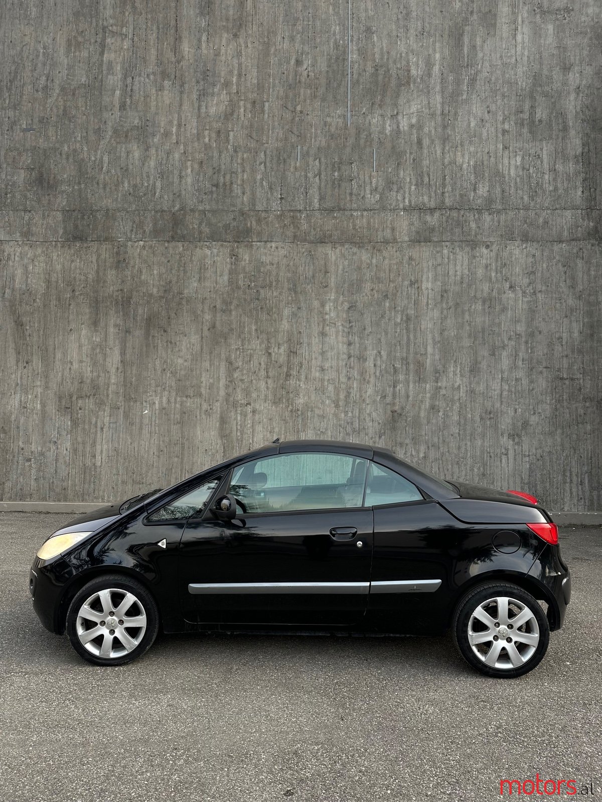 2008' Mitsubishi Colt photo #3