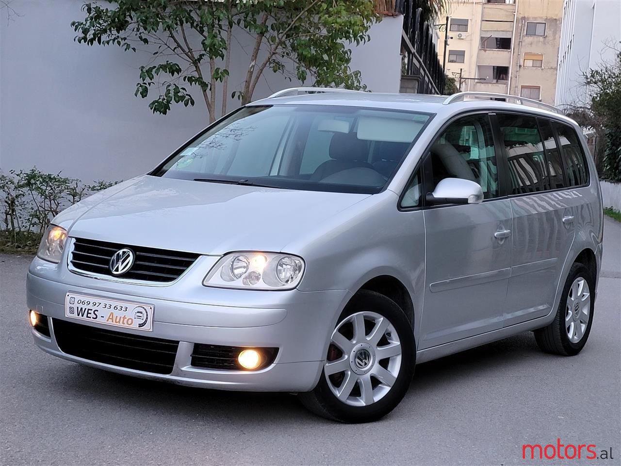 2004' Volkswagen Touran photo #1