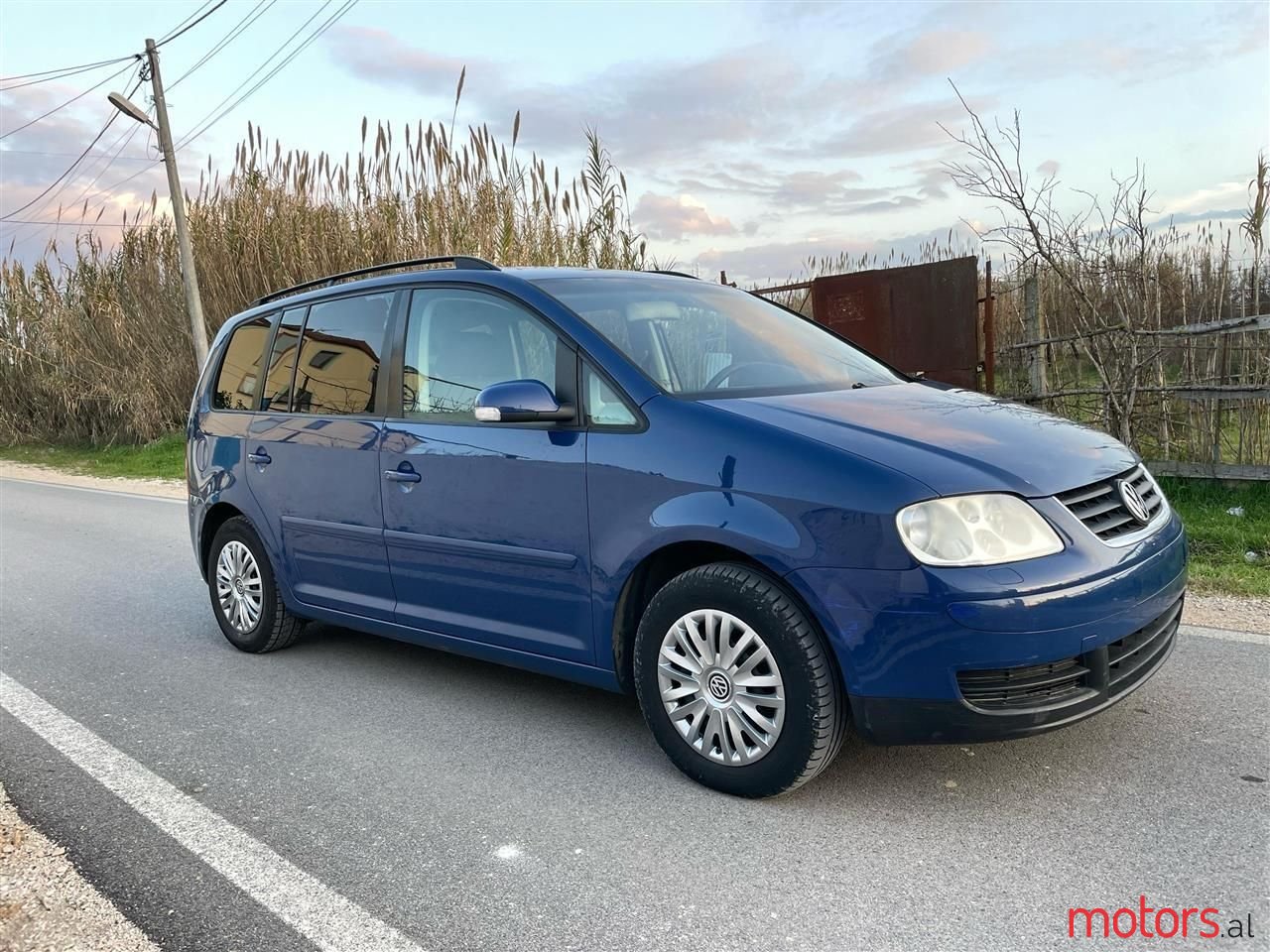 2004' Volkswagen Touran photo #1