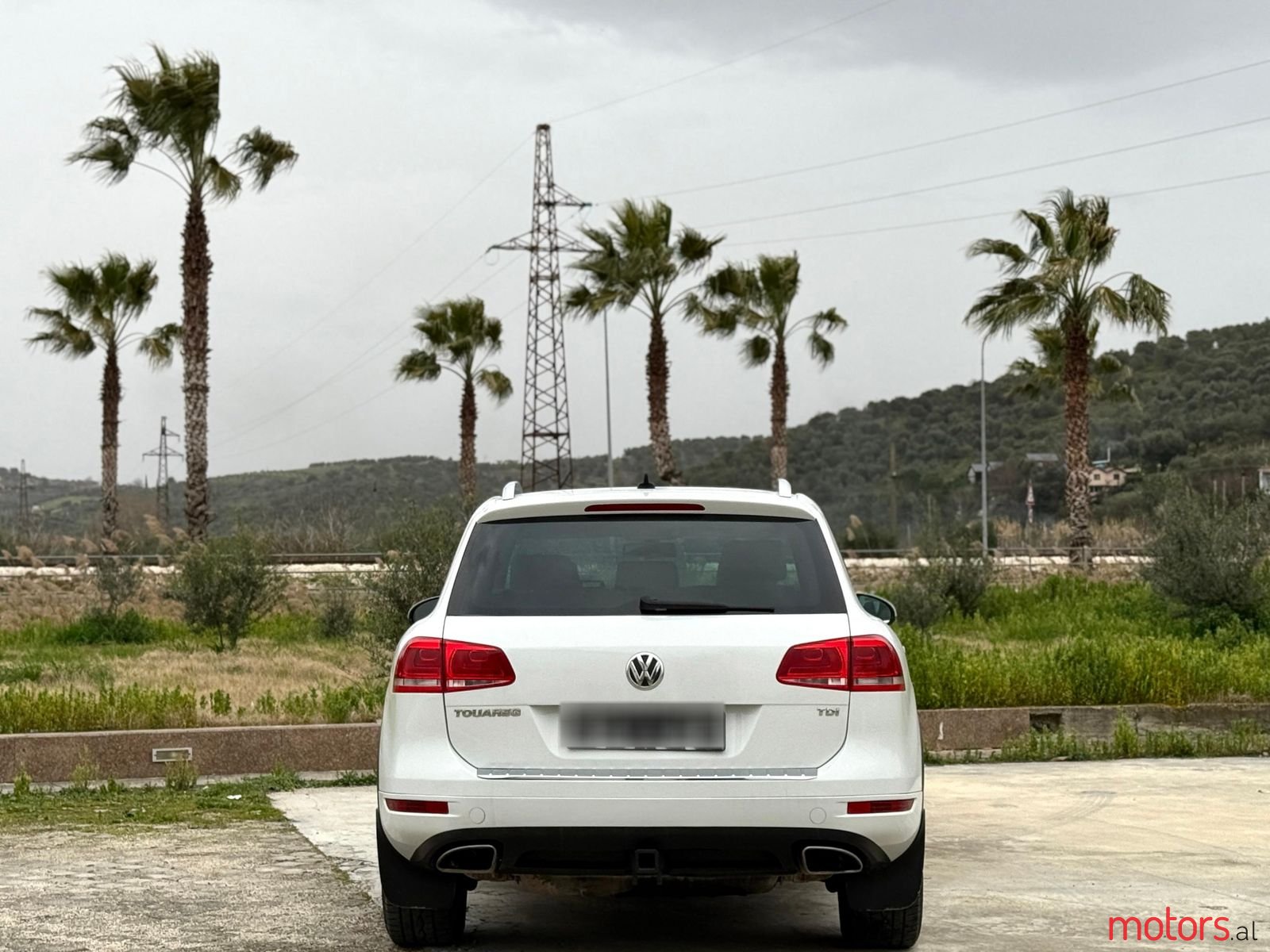 2014' Volkswagen Touareg photo #2