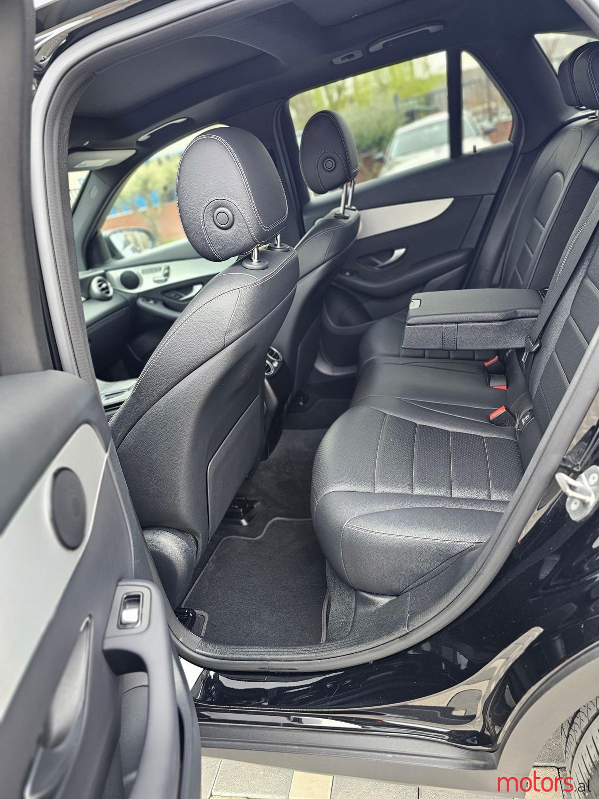 2020' Mercedes-Benz GLC 250 photo #5