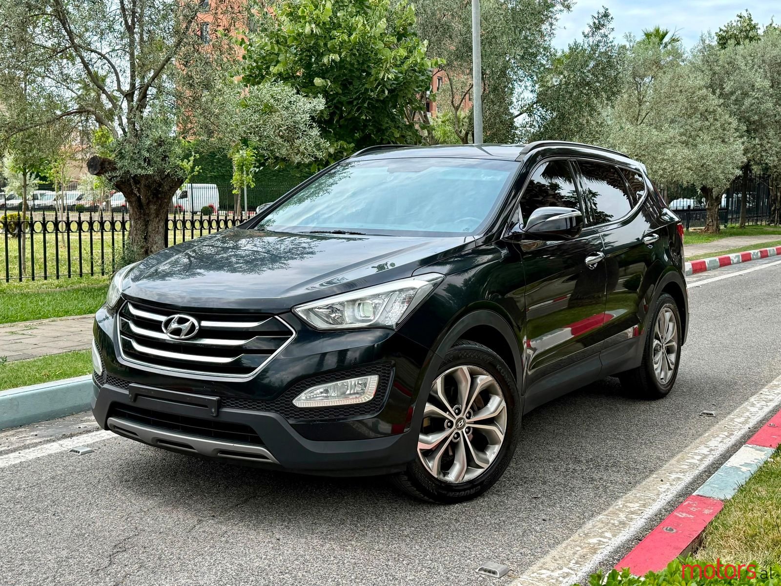 2013' Hyundai Santa Fe photo #1