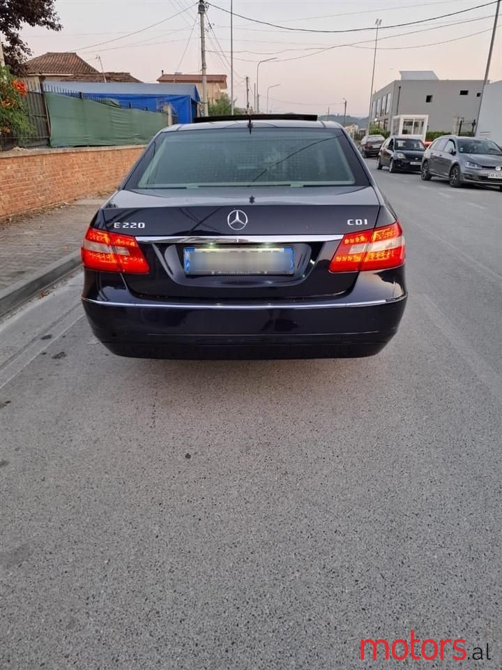2010' Mercedes-Benz E 220 photo #6