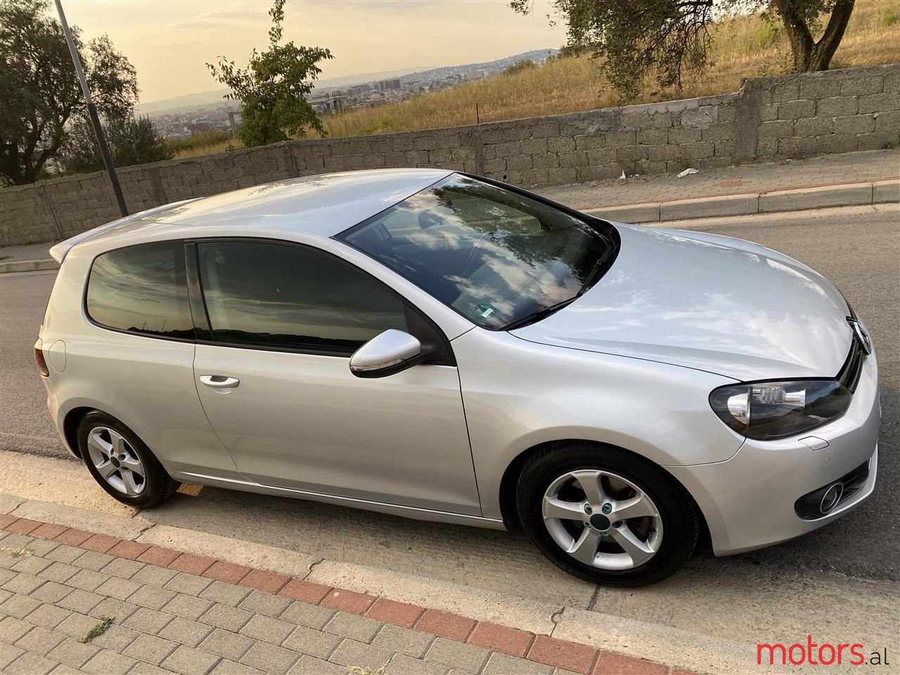 2009' Volkswagen Golf photo #1