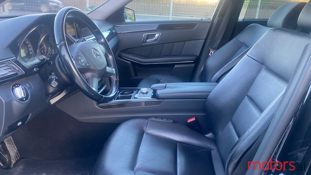 2009' Mercedes-Benz E-Class photo #6