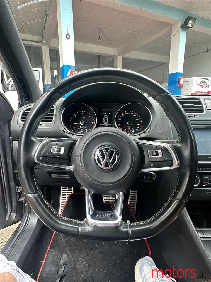 2011' Volkswagen Golf photo #5