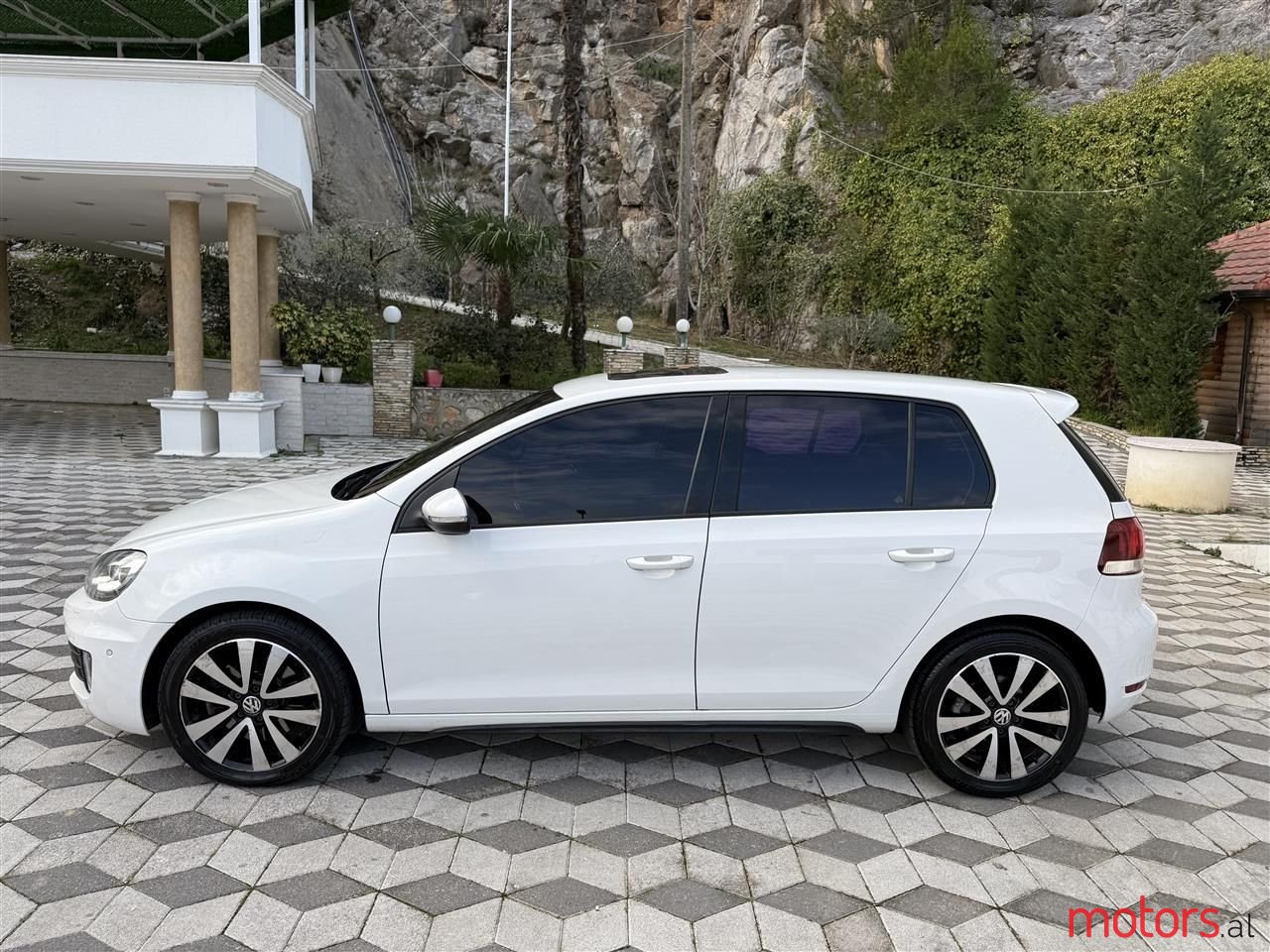 2010' Volkswagen Golf photo #6