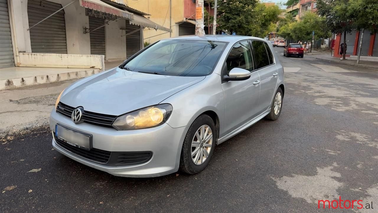 2010' Volkswagen Golf photo #2