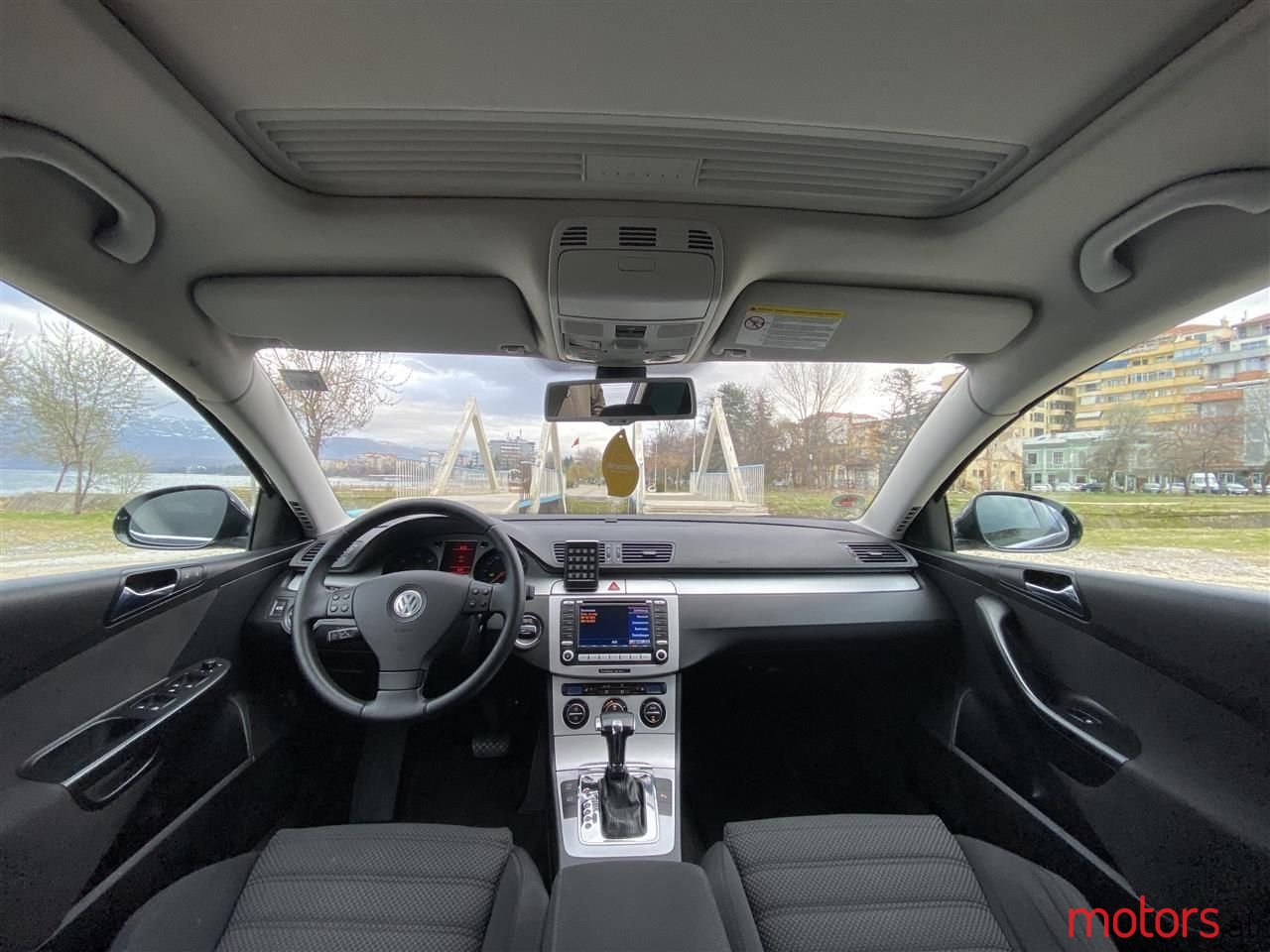 2008' Volkswagen Passat photo #3