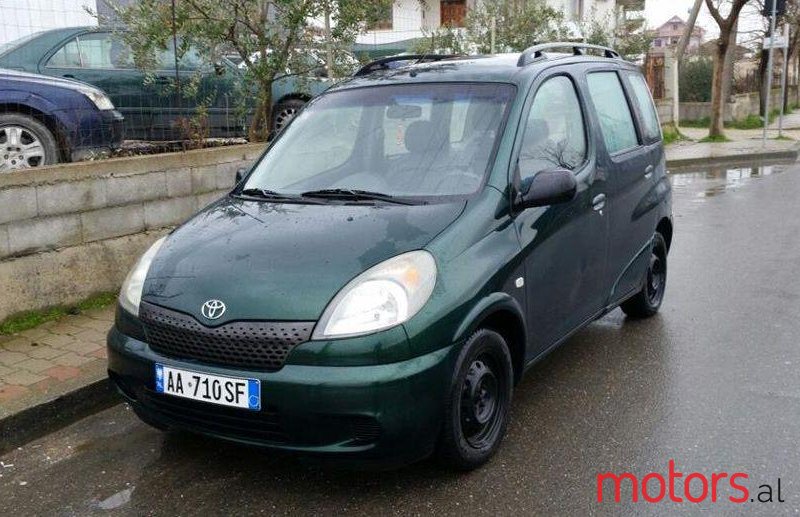 2002' Toyota Yaris photo #1