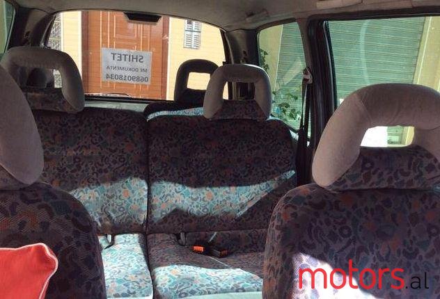 2000' Nissan Serena photo #2