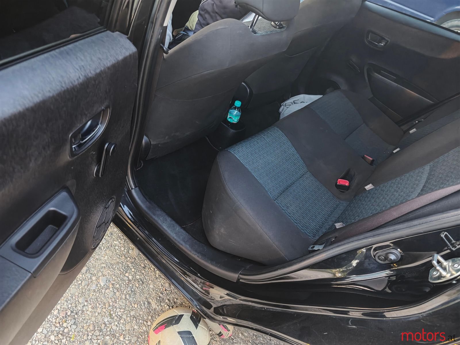 2013' Toyota Yaris photo #3