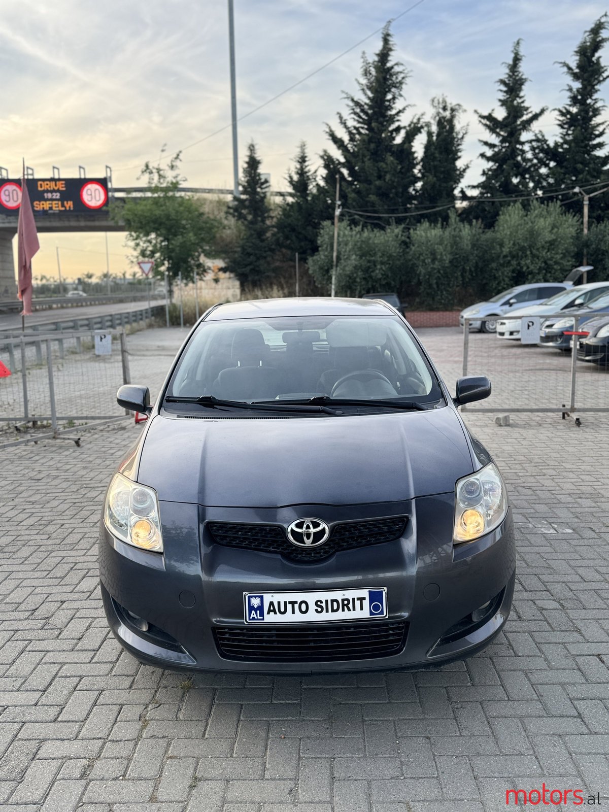 2008' Toyota Auris photo #1