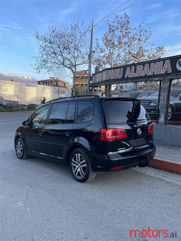 2012' Volkswagen Touran photo #3